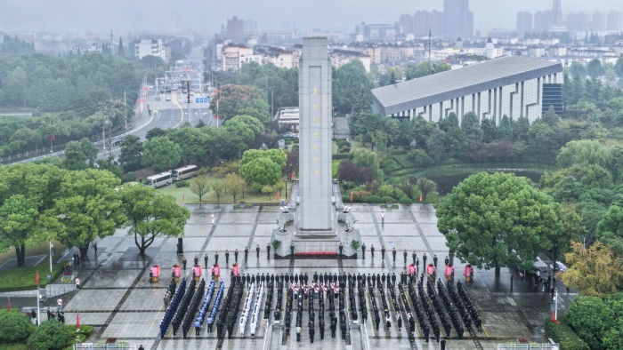 泰州市举行烈士纪念日公祭仪式